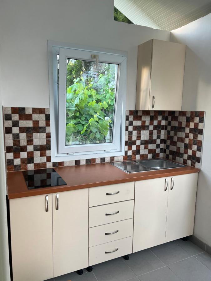 Rooms For Rent Habipi Vlore Exterior photo